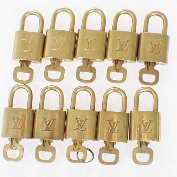 AUTHENTICITY GUARANTEED LOUIS VUITTON LV 10 SET PADLOCK KEY BAG CHARM - Picture 1 of 4
